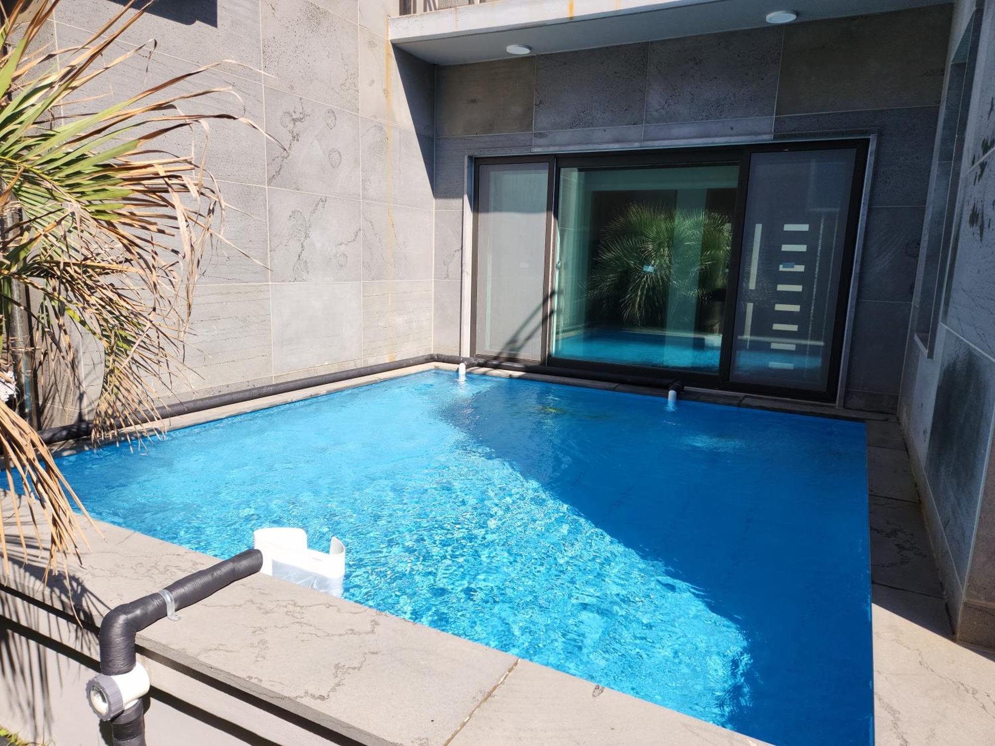 Pool Story 6 *